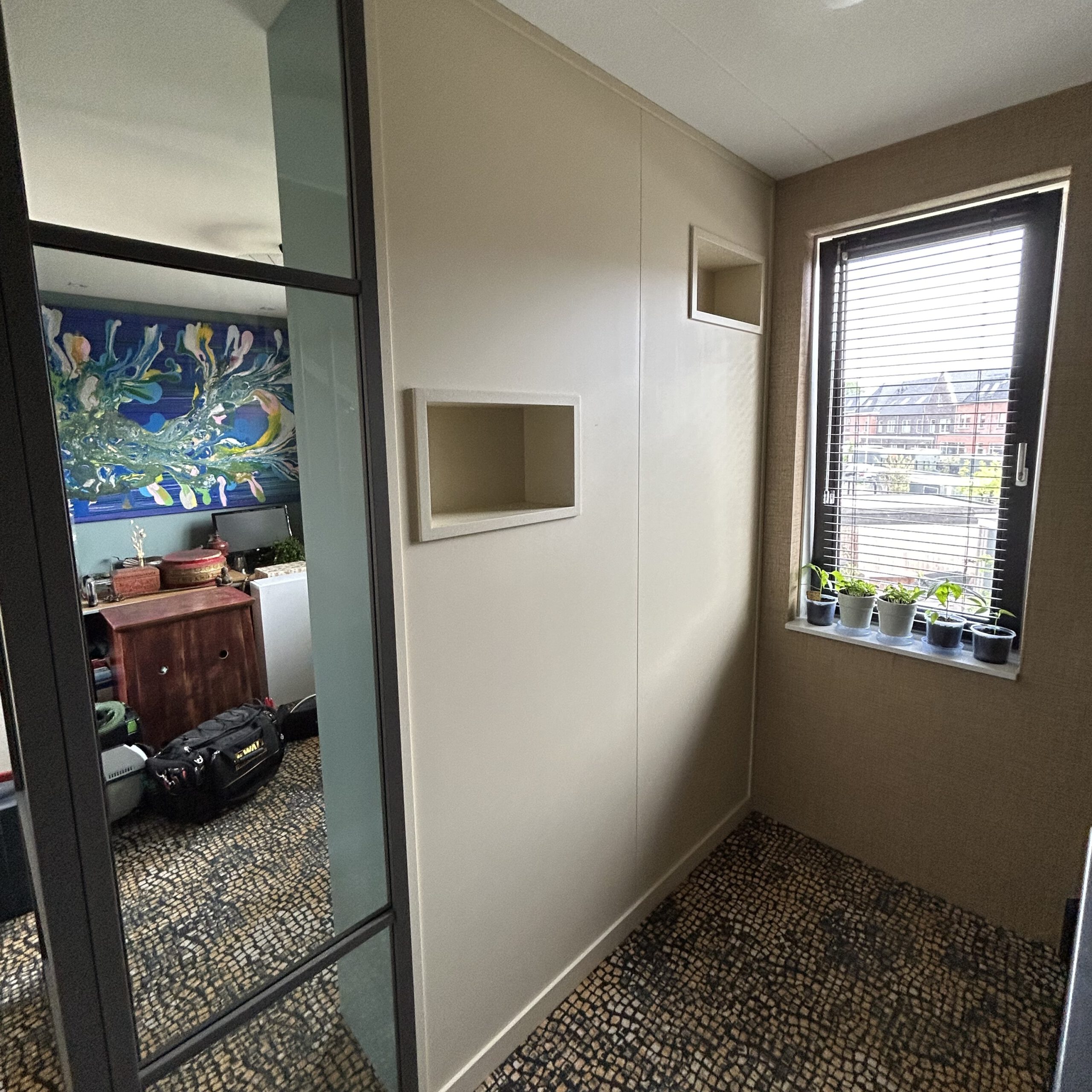 wandafsluitende kast